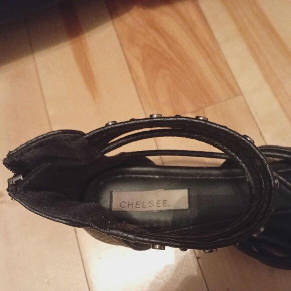 Chelsee Gladiator Style Sandals | Studded & Zipper Detail | Size 9 - Picture 3 of 4